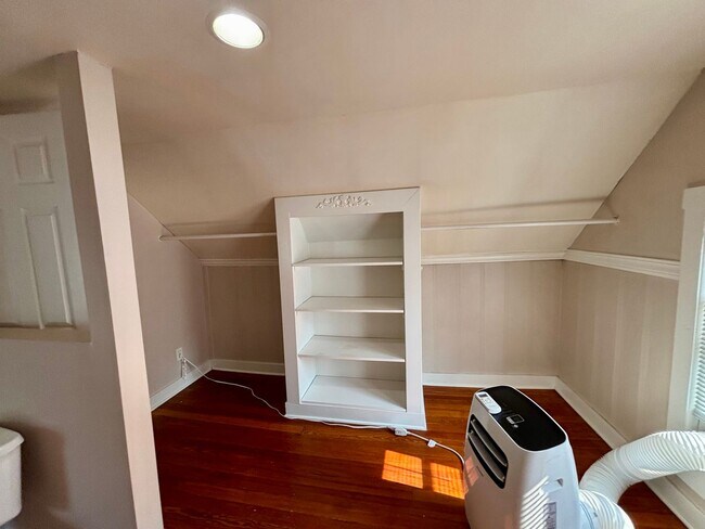 Building Photo - 3-bedroom home with Washer & Dryer Included