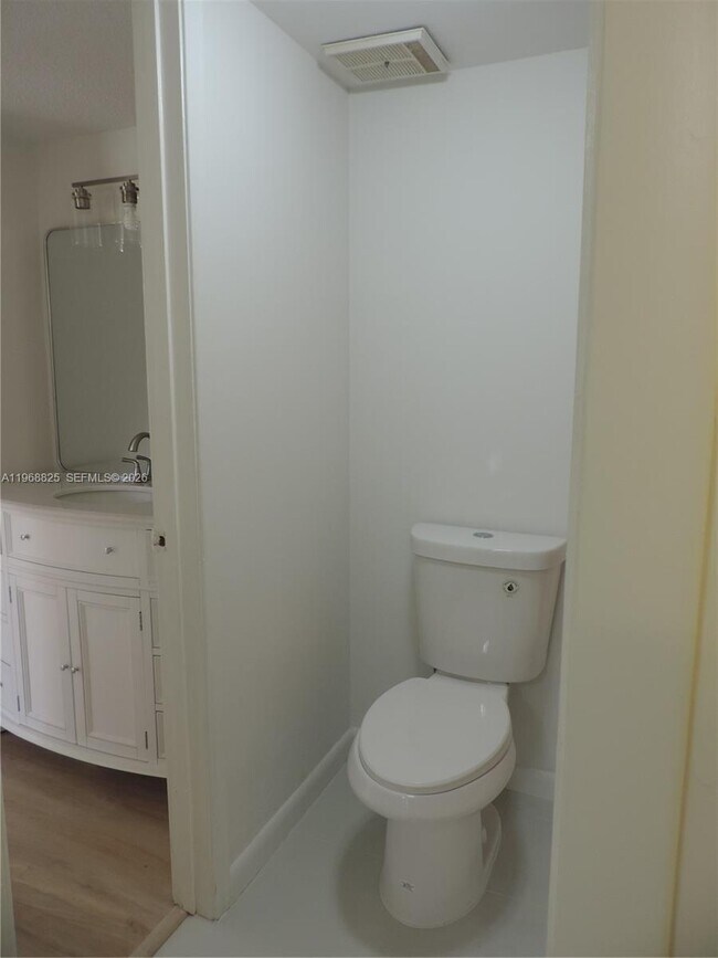 Building Photo - 566 NW 114th Ave