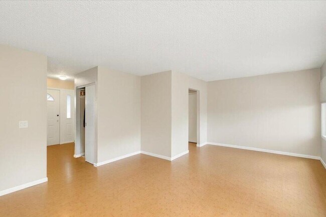 Building Photo - 709 Cypress Dr