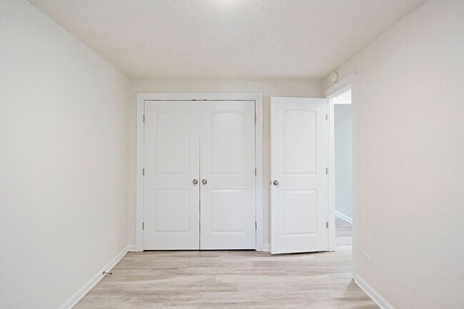 Building Photo - Dog-Friendly Apartment Near UVA & Downtown