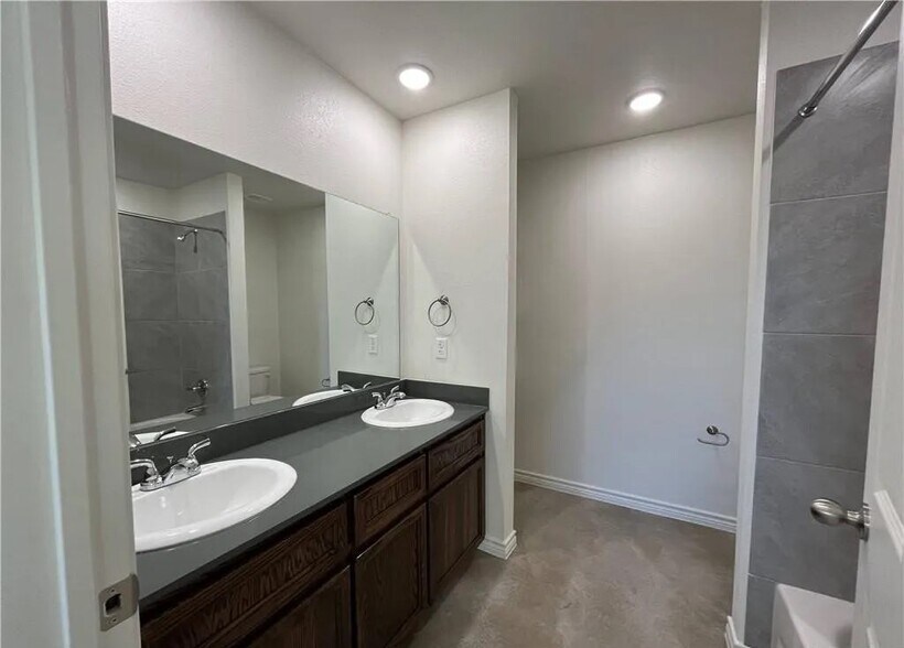 Building Photo - 2316 Alterman Dr