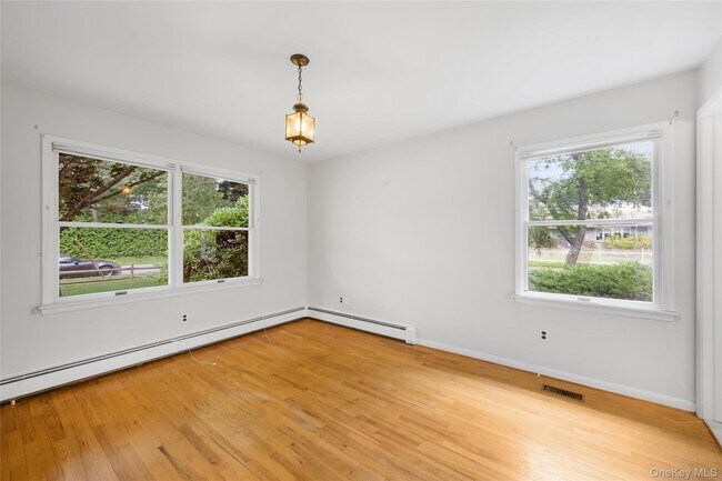 Building Photo - 23 Argonne Rd W