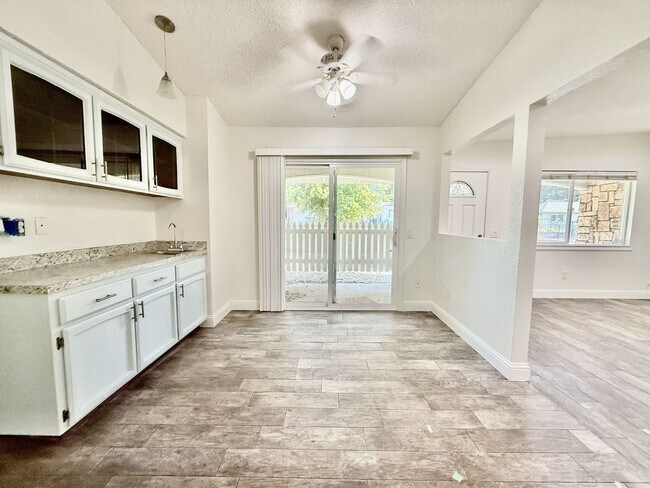 Building Photo - 890 Athan Ave