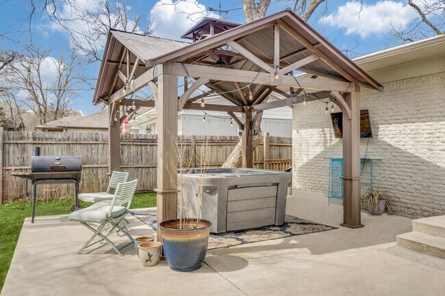 Building Photo - 2822 Materhorn Dr