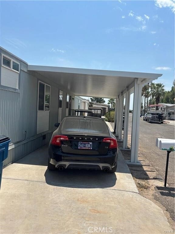 Building Photo - 670 Channel Way