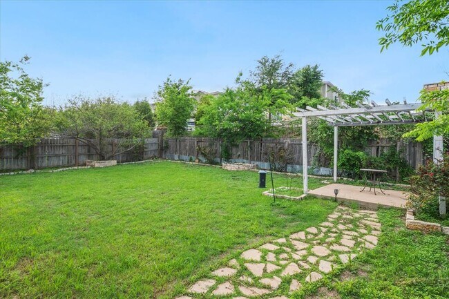 Building Photo - 922 Satellite View