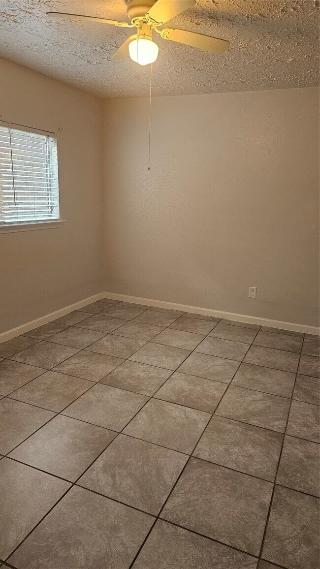 Building Photo - 2610 Strait Ln