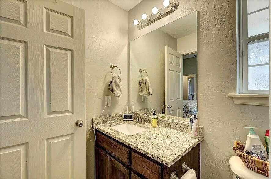 Building Photo - 2404 Deer Chase Dr