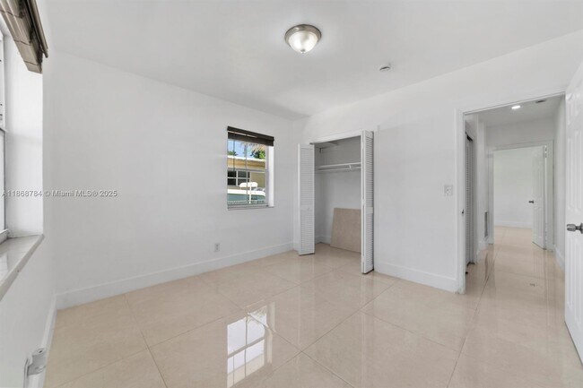 Building Photo - 1565 NE 110th Terrace
