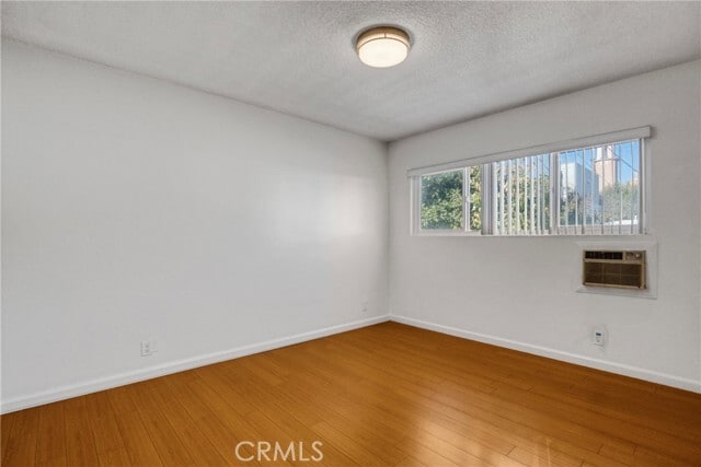 Building Photo - 6643 De Longpre Ave