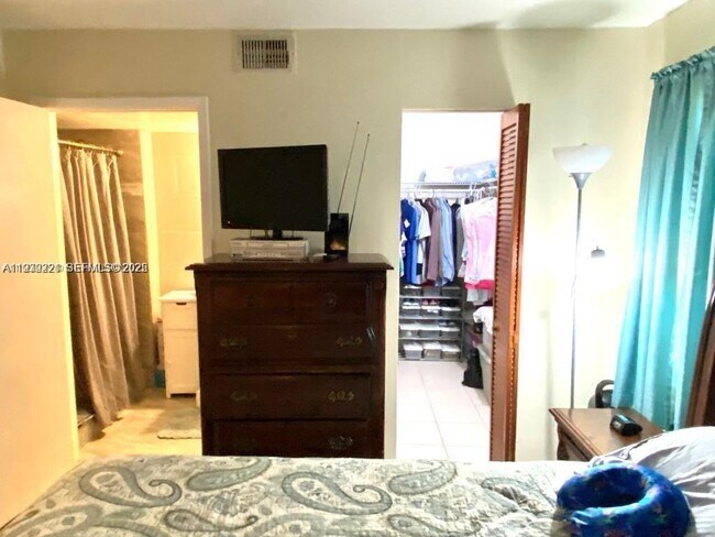 Building Photo - 851 NE 207th Terrace