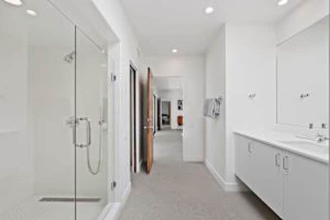 Building Photo - 5 bedroom 5 bath Available for Short Term ...