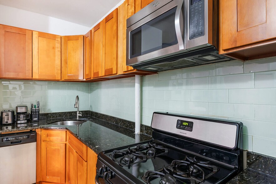 Building Photo - 122 E 102nd St