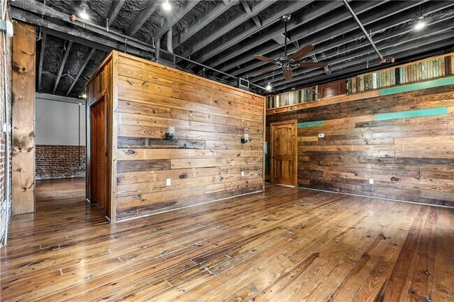 Building Photo - 558 St Francis St