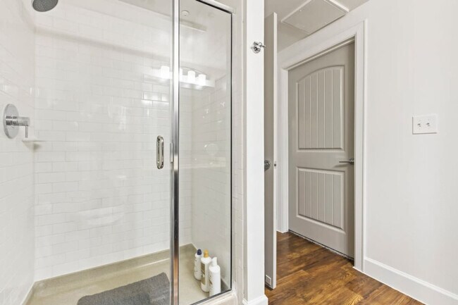 Building Photo - 5275 Town and Country Blvd