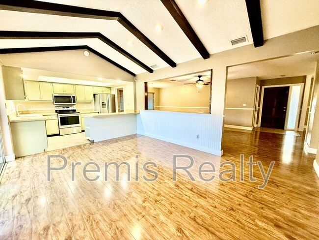 Building Photo - 2381 Timbercrest Cir W