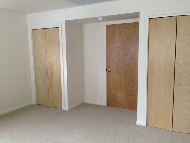 Building Photo - 1738 Main St