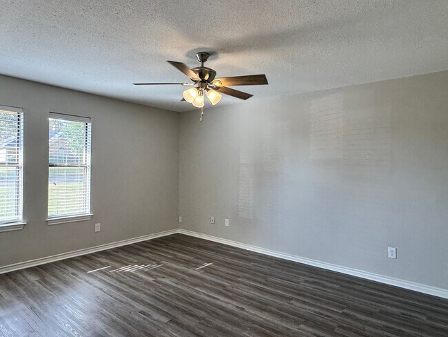 Building Photo - 411 Hickory Rd