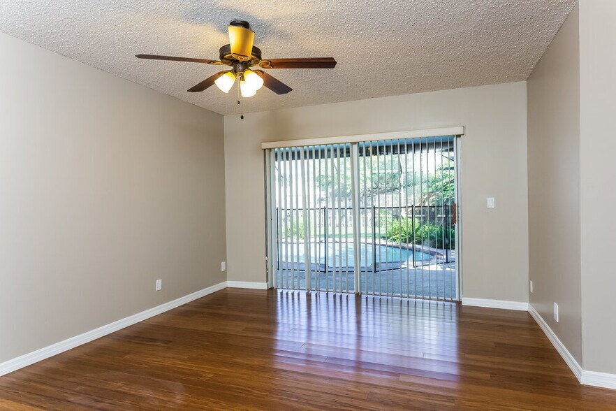 Building Photo - 9970 Robins Nest Rd
