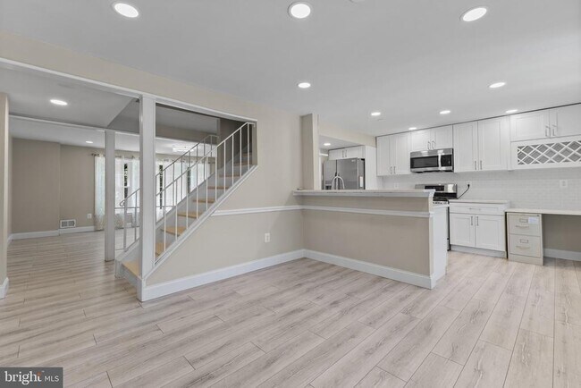 Building Photo - 4305 Birchlake Ct