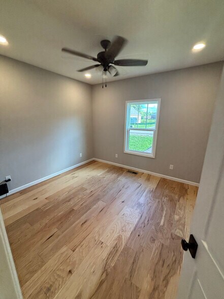 Building Photo - 205 Cherokee Dr