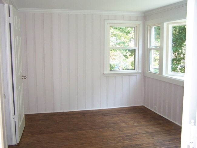 Building Photo - 2BR/1BA home with bonus room