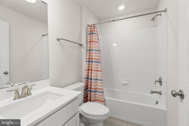 Building Photo - 14 Lilac Cir