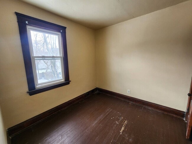 Building Photo - 2954 E 67th St