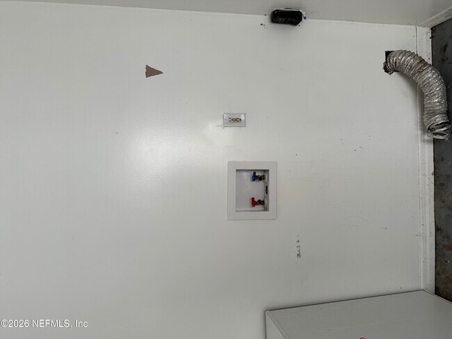 Building Photo - 8543 Fort Caroline Rd