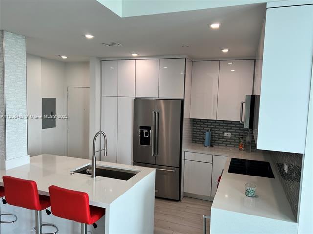 Building Photo - 2525 SW 3rd Ave