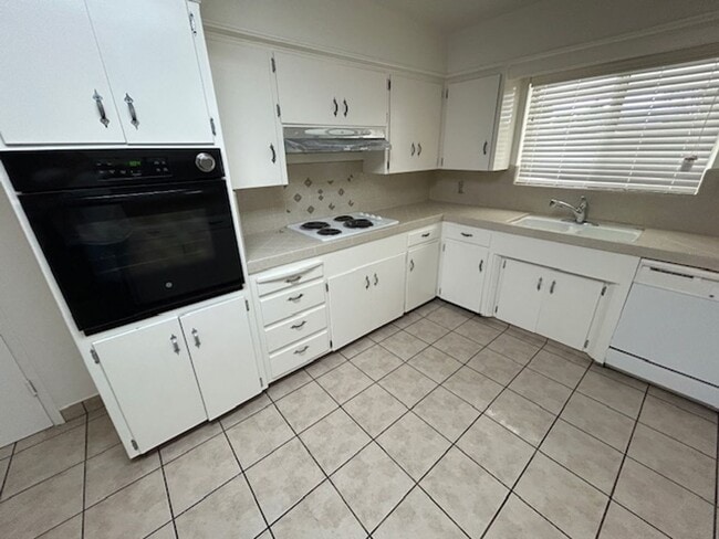 Building Photo - 1331 S Chatham St