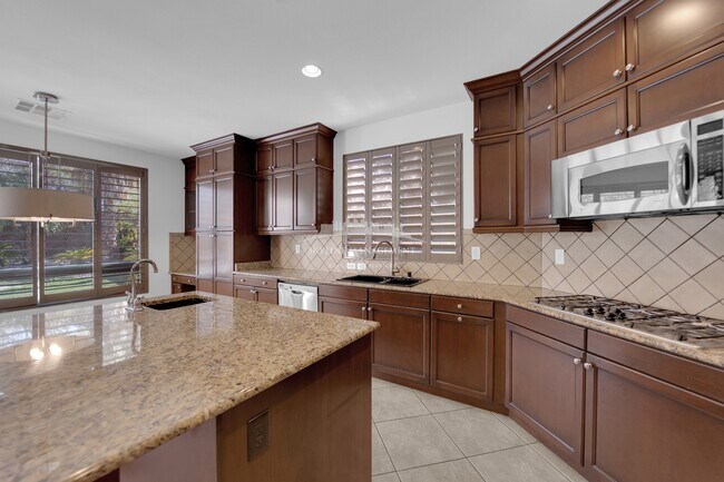 Building Photo - 8445 Cambrils Ave