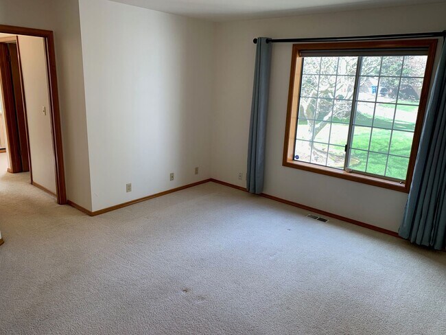 Building Photo - Well maintained 3 bed 2 bath rambler home in quiet Zenith neighborhood in Des Moines