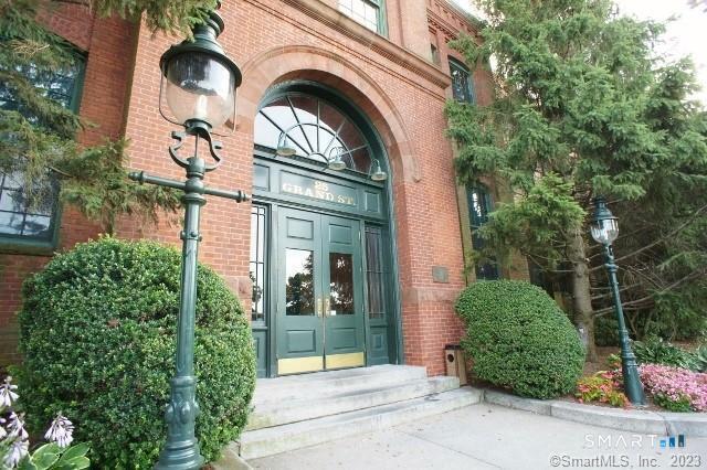 Building Photo - 25 Grand St