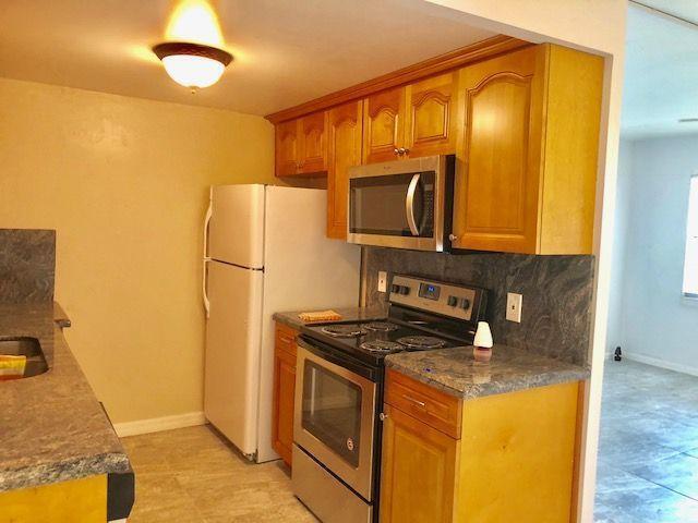 Building Photo - 1067 Cornwall D