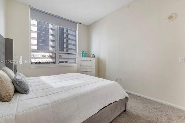 Building Photo - 1155 Brickell Bay Dr