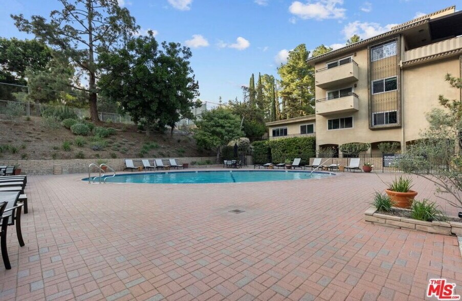 Building Photo - 6712 Hillpark Dr