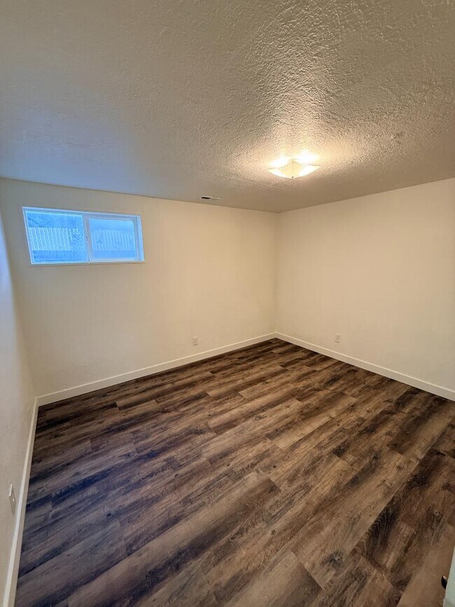 Building Photo - 633 S 1500 E