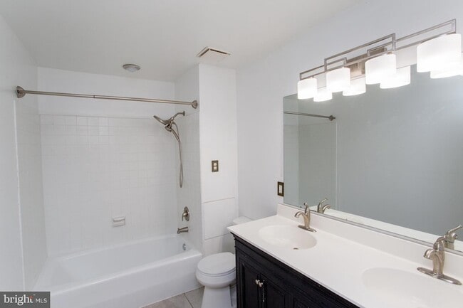 Building Photo - 17 Eden Roc