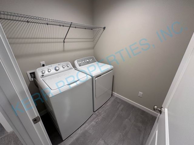 Building Photo - Spacious 3-Bed Townhouse with 2.5 Baths in Charming Happy Valley!