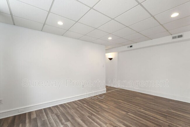Building Photo - 1036 Collings Ave