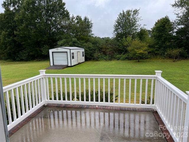 Building Photo - 823 Mazeppa Rd