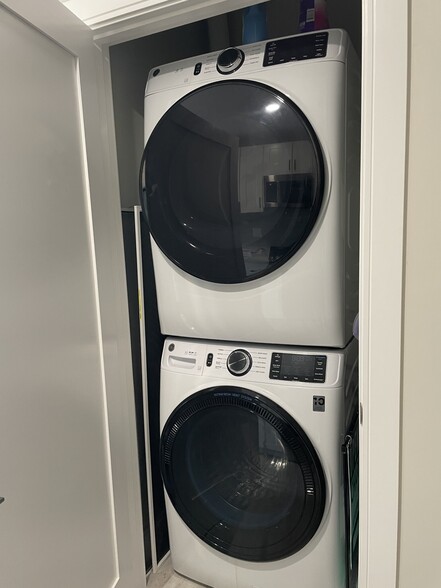 Building Photo - 200 Old Colony Ave