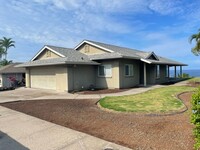 Building Photo - $4,200 / Beautiful 3 bedrm/2 bath home wit...