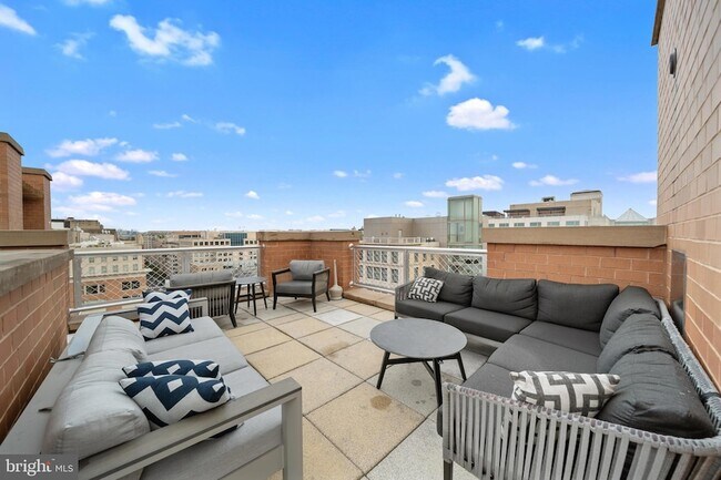 Building Photo - 616 E Street NW Unit 256