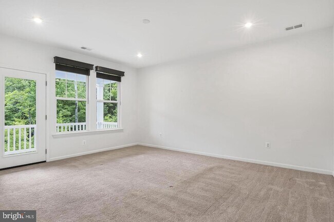 Building Photo - 18270 Moss Gdn Rd