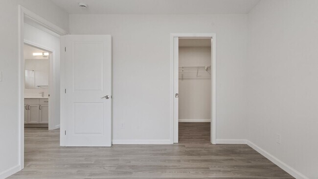 Building Photo - Move-In Ready 2BR/1BA in Waimalu, Aiea – Minutes from Pearl Harbor & Pearlridge