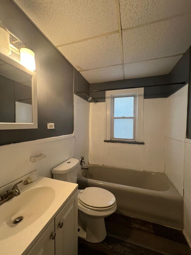 Building Photo - 9913 Mt Auburn Ave