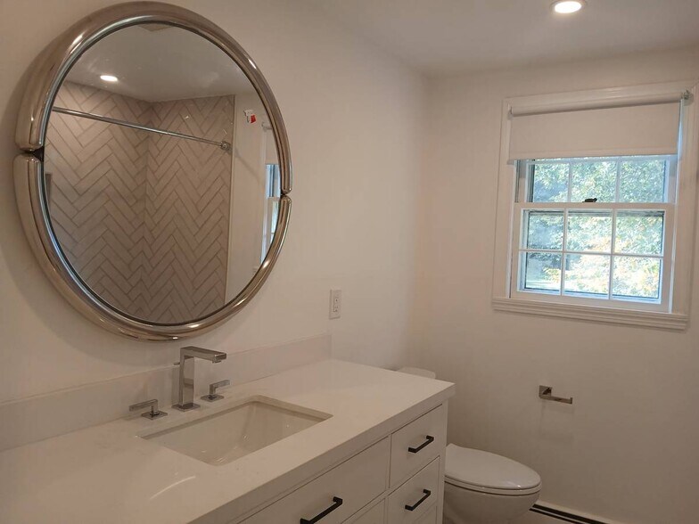 Building Photo - 23 Allen St