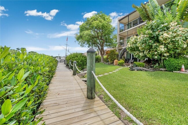 Building Photo - 6100 Paradise Point Dr